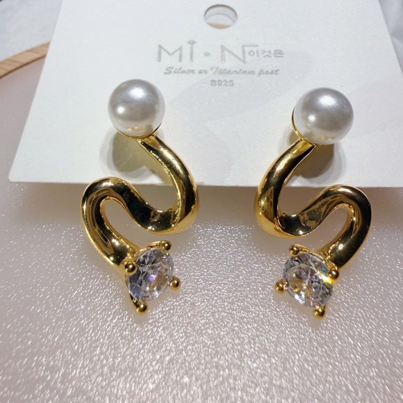 Earrings - Picture 1 of 1